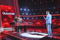 Quizduell-Olymp – Moderator Jörg Pilawa (r.) mit den Kandidaten des Teams „Comedy“: Die Comedians Atze Schröder (l.) und Paul Panzer (2.v.l.).