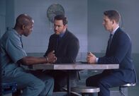 The Passage - Das Erwachen – (v.l.n.r.) Anthony Carter (McKinley Belcher III); Brad Wolgast (Mark-Paul Gosselaar); Agent Phil Doyle (Zach Appelman)