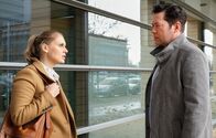 In aller Freundschaft – Viola Falke (Charlotte Puder) hat ihrem Mann den wahren Grund gestanden, warum sie nicht wollte, dass er sich operieren lässt und somit möglicherweise wieder gehen könnte. Nun bleibt ihr nur noch eins zu Dr. Brentano (Thomas Koch) zu sagen: Er soll dafür sorgen, dass Joscha wieder auf seinen eigenen Beinen stehen kann.