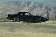 Knight Rider – Marco Berio, ein ehemaliger Mitarbeiter von F.L.A.G, nutzt seine Kenntnisse von K.I.T.T. um die CPU des Trans Am außer Kraft zu setzen und ihn gegen seinen Besitzer Michael Knight zu wenden.