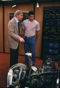 Knight Rider – l-r: Devon Miles (Edward Mulhare), RC3 (Peter Parros)