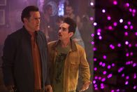 Ash vs. Evil Dead – Ashley "Ash" J. Williams (Bruce Campbell, l.); Pablo Simon Bolivar (Ray Santiago, r.)