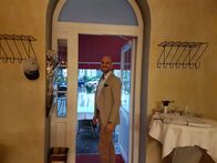 Dinner Date – "Dinner Date": Stefan startet in Berlin die Charmeoffensive und lässt die Herzen der Hauptstädterinnen höher schlagen.