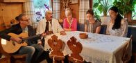 ATV - Die Reportage – L-R: Buchautor Walter Widemair, Hermann Walder plus Familie