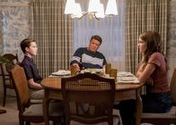 Young Sheldon – (v.l.n.r.) Sheldon Cooper (Iain Armitage); George Cooper sen. (Lance Barber); Missy Cooper (Raegan Revord)