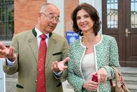 Die Rosenheim-Cops – L-R: Gert Achtziger (Alexander Duda) and Dr. Sabine Eckstein (Petra Einhoff)