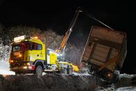 Ice Road Rescue - Extremrettung in Norwegen – Ole Henrik and Michael towing the trailer. (National Geographic)