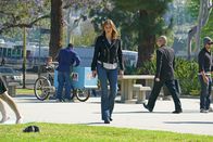 Castle – Um endlich das Gesicht hinter LokSat zu enttarnen, wagt Beckett (Stana Katic, M.) einen gefährlichen Schritt. Wird ihr das zum Verhängnis werden?