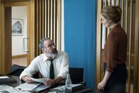 Homeland – Ahnt Saul (Mandy Patinkin, l.) bereits, dass seine Freundin Allison (Miranda Otto, r.) ein falsches Spiel mit ihm spielt?