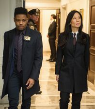 Elementary – (v.l.n.r.) Detective Marcus Bell (Jon Michael Hill); Dr. Watson (Lucy Liu)