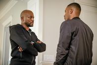 All American – (v.li.): Taye Diggs (Billy Baker), Daniel Ezra (Spencer James).