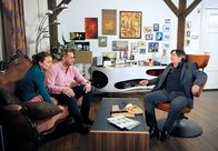 Rote Rosen – ARD ROTE ROSEN FOLGE 1734 Uhr im ERSTEN. Carla (Maria Fuchs, mit Joachim Kretzer, M.) macht sich Sorgen um Nicos (Markus Graf, r.), der sich in abstruse Schuldfantasien steigert, um die Trennung von Elke zu bewältigen.