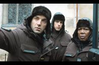 Polar Park - Eiskalte Morde – Major Louvetot (Guillaume Gouix, li.), Polizist Mc Cree (Julien Drion, Mi.) und Kommandantin Bellerose (Firmine Richard, re.) bei der Ermittlung
