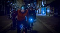 Notruf Hafenkante – Adam Berg (Eric Stehfest, M.) will das "Alleycat" gewinnen. Das Fahrradrennen unter den Fahrradkurieren ist nicht nur illegal, sondern auch gefährlich.