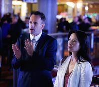 Elementary – Ermitteln in einem neuen spannenden Fall: Holmes (Jonny Lee Miller, l.) und Watson (Lucy Liu, r.) müssen eine seltene Landkarte wieder finden ...