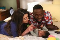 New Girl – L-R: Aly Nelson (Nasim Pedrad) und Winston (Lamorne Morris).