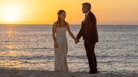 Ticket ins Paradies – l-r: Kaitlyn Dever als Lily Cotton, George Clooney als David Cotton