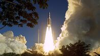 NZZ Format – NZZ Format Die Weltrauminsel Start einer Rakete in den Weltraum
