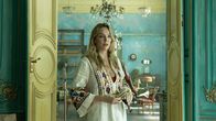 Killing Eve – Villanelle (Jodie Comer) hat ihr Mojo zurück. Ihre wiedererwachte Leidenschaft fürs Töten bringt sie jedoch in eine unangenehme Lage.
