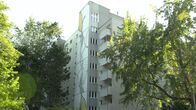 Ermittler! – Berlin-Lichtenrade: Am Morgen des 21. Mai 2004 wird hier im Schlafzimmer einer Wohnung die Leiche der 73-jährigen Edita N. entdeckt.