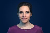 RESPEKT kompakt – Moderatorin Verena Hampl.