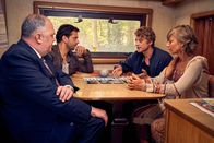 Heldt – (im Uhrzeigersinn) Hauptkommissar Grün (Timo Dierkes); Kommissar Heldt (Kai Schumann); Felix Unger (Ronny Miersch); Mira (Josephine Gey)