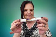 Puls – Puls Abnehmen mit der Spritze – Der leichte Weg zum Traumgewicht? Walburga Hilgers wird mit der Abnehmspritze Wegovy therapiert. Copyright: SRF