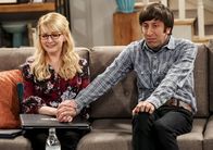 The Big Bang Theory – Melissa Rauch (Bernadette Rostenkowski-Wolowitz l.); Simon Helberg (Howard r.)