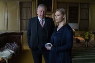 Der Staatsanwalt – Oberstaatsanwalt Bernd Reuther (Rainer Hunold) spricht mit Janine Braach (Maya Bothe).