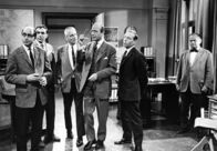 Kommissar Freytag – hr-fernsehen KOMMISSAR FREYTAG: BLÜTEN AUS LAS VEGAS, Kriminalserie, Deutschland 1963-1966, Regie: Hans Stumpf Uhr. Von links: Ralf Gregan als Polizeichemiker Dr. Stephan, Gerhard Einert als Inspektor Holzer, Werner J. Heyking als FBI-Leutnant Tom Lodgers, Konrad Georg als Kommissar Werner Freytag, Dieter Möbius als Inspektor Junkermann und Willy Krüger als Kriminalhauptmeister Peters.