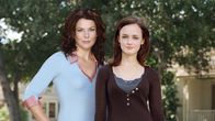 Gilmore Girls – L-R: Lorelai Gilmore (Lauren Graham), Lorelai 'Rory' Leigh Gilmore (Alexis Bledel).