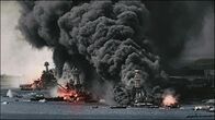 Apokalypse Zweiter Weltkrieg – SCREEN GRAB: 7. Dezember 1941, Pearl Harbor: Amerikanische Schiffe wurden während des japanischen Angriffs schwer beschädigt.