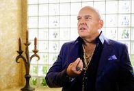 Claws – Dean Norris (Uncle Daddy).