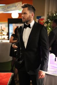 Community – Vom Paintball-Profi zum Jäger von Paintball-Spielern? Jeff (Joel McHale) soll Frankie bei ihrer Aktion unterstützen, Greendale sauber zu halten und gegen einen geheimen Ring an Paintball-Spielern vorgehen ...; Vom Paintball-Profi zum Jäger von Paintball-Spielern? Jeff (Joel McHale) soll Frankie bei ihrer Aktion unterstützen, Greendale sauber zu halten und gegen einen geheimen Ring an Paintball-Spielern vorgehen ...
