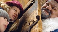 Der scheinheilige Nikolaus – Von wegen Nikolaus! Artem und Polja erkennen den Betrug und wehren sich mit aller Kraft gegen einen Einbrecher (von li nach re: Maksym Luchak, Ivanna Borodai, Vasyl Virastiuk).