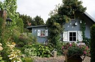Garten & Lecker – In der ersten Folge geht es in den Hochsauerlandkreis in einen romantischen Rosengarten nach Eslohe. Magdalenes Garten ist Lebenselexier und Passion.