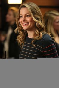 Community – Britta (Gillian Jacobs) wird Opfer der ungelenken Flirtversuche von Professor Duncan ...