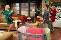 Baby Daddy – (v.li.) Melissa Peterman (Bonnie), Jean-Luc Bilodeau (Ben), Chelsea Kane (Riley).