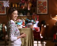 The Middle – Sue (Eden Sher) trägt ein Geheimnis mit sich herum, dass an den Weihnachtsagen für Furore sorgen könnte ...