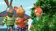 Pip und Posy – Jamila vergisst immer wieder, dass sie einen Schatz verstecken soll - nämlich das Spielzeugauto.