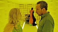 Feedback - Sende oder stirb – L-R: Julia (Alana Boden), Samuel (Nacho Aldeguer), Jarvis Dolan (Eddie Marsan)