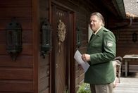 Hubert und Staller – Kann Reimund Girwidz (Michael Brandner) mithilfe eines von Staller angefertigten Phantombildes wirklich den Täter ausfindig machen?
