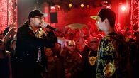 Blutzbrüdaz – Bei einem Freestyle-Battle wird ausgerechnet das Urgestein des HipHops auf die beiden Rapper Otis (Sido, l.) und Eddy (Bobby Tight, r.) aufmerksam und will ein Demoband. Das stellt die Jungs jedoch wieder vor ein schier unlösbares Problem: Woher nehmen sie das Geld, um ein Demotape zu produzieren?