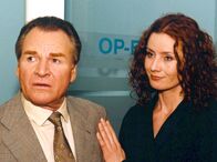 In aller Freundschaft – MDR Fernsehen IN ALLER FREUNDSCHAFT FOLGE 175, "Eifersucht" Uhr. Matthias Hofer (Fritz Wepper) bangt gemeinsam mit Paula (Jutta Fastian) um das Leben seiner Tochter und ihrer Freundin...