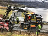 Ice Road Rescue - Extremrettung in Norwegen – Thord is on his way to an excavator that has slipped into a crash barrier. (National Geographic/ITV Studios Norway AS)