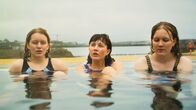 Inselträume – Inselträume: Island - Hotspot des Nordens Die Rockband Gróa bei einem Bad im Hot Pot.