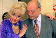 MA 2412 – Monica Weinzettl (Frau Knackal), Wolfgang Böck (Obersenatsrat).