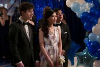 Modern Family – Luke Dunphy (Nolan Gould, li.), Sarah Ho (Michele Panu)