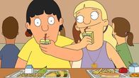 Bob's Burgers – Gene (l.) hat seine erste Freundin. Seine Familie beschließt jedoch, dass Courtney (r.) unglaublich nervt und will, dass Gene Schluss mit ihr macht ...