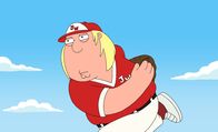 Family Guy – Als Neuling im Baseballteam beweist Chris ein Talent für die Position des Pitchers. Doch woher hat er wohl so eine starken rechten Arm?